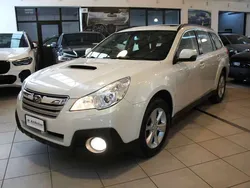 Satin white pearl Usata 2010 Subaru Outback Trend SUV | 11.000 € (Cara)