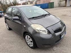 Nero Usata 2009 Toyota Yaris Sol Tre volumi | 2950 € (Buon prezzo)