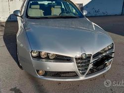 Grigio Usata 2006 Alfa Romeo 159 Tre volumi | 3000 € (Buon prezzo)
