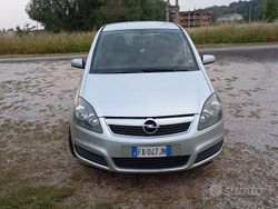 Grigio Usata 2006 Opel Zafira Monovolume | 2000 € (Buon prezzo)