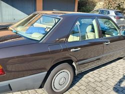 Marrone Usata 1988 Mercedes E200 Tre volumi | 5500 €