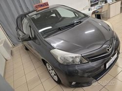Grigio Usata 2011 Toyota Yaris Style Tre volumi | 6500 € (Buon prezzo)
