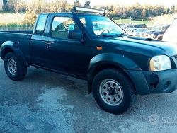 Nero Usata 2002 Nissan Navara Pick-up | 9999 € (Molto cara)