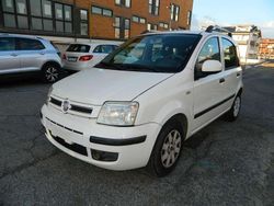 Bianco(met.) Usata 2010 Fiat Panda Dynamic Due volumi | 4950 € (Cara)
