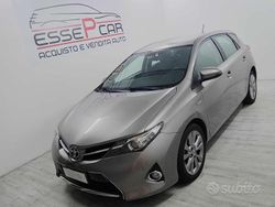 Grigio Usata 2014 Toyota Auris Hybrid Lounge Tre volumi | 8900 € (Buon prezzo)