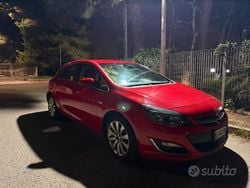 Rosso Usata 2014 Opel Astra Cosmo Tre volumi | 6400 € (Buon prezzo)