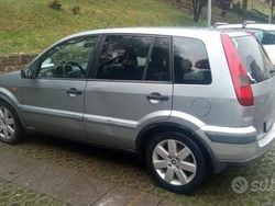 Grigio Usata 2005 Ford Fusion Due volumi | 900 € (Buon prezzo)