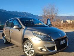 Marrone Usata 2010 Renault Scénic Monovolume | 4500 €