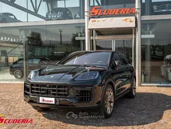 Verde Usata 2024 Porsche Cayenne Turbo E-Hybrid SUV | 224.900 €