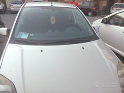 Grigio Usata 2006 Ford Fiesta Due volumi | 2800 € (Cara)