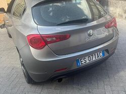 Grigio Usata 2013 Alfa Romeo Giulietta Tre volumi | 4500 € (Ottimo prezzo)