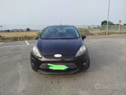 Usata 2010 Ford Fiesta Due volumi | 3900 € (Buon prezzo)