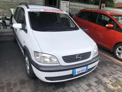 Bianco Usata 2001 Opel Zafira Comfort Monovolume | 3200 € (Molto cara)