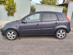 Grigio Usata 2008 Ford Fiesta Due volumi | 3900 € (Molto cara)