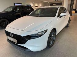 Snowflake white pearl Nuova 2025 Mazda 3 Tre volumi | 26.400 € (Ottimo prezzo)