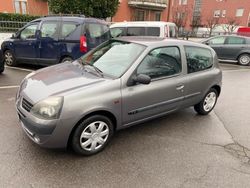 Grigio Usata 2002 Renault Clio II Dynamique Tre volumi | 2800 € (Buon prezzo)