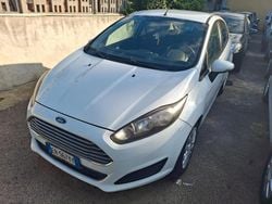 Argento Usata 2013 Ford Fiesta Tre volumi | 4990 € (Buon prezzo)