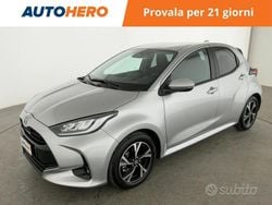 Grigio Usata 2024 Toyota Yaris Hybrid Tre volumi | 21.099 € (Buon prezzo)