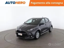 Grigio Usata 2021 Toyota Yaris Hybrid Business Edition Tre volumi | 17.199 € (Ottimo prezzo)
