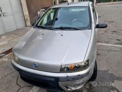 Grigio Usata 2000 Fiat Punto Tre volumi | 800 € (Buon prezzo)