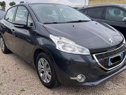 Grigio Usata 2014 Peugeot 208 Access Due volumi | 5499 € (Buon prezzo)