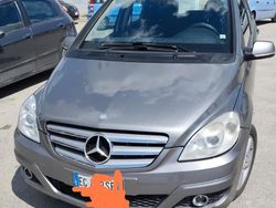 Grigio Usata 2011 Mercedes B180 Monovolume | 2800 €
