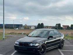 Nero Usata 2004 BMW 320 Tre volumi | 4650 €