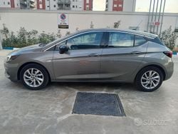 Grigio Usata 2021 Opel Astra Tre volumi | 10.500 € (Buon prezzo)