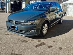 Grigio Usata 2018 VW Polo Comfortline Tre volumi | 9500 € (Buon prezzo)