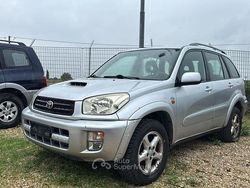 Argento Usata 2003 Toyota RAV4 Station wagon | 2999 € (Ottimo prezzo)