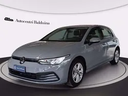 Grigio Usata 2022 VW Golf VIII Life Tre volumi | 21.300 € (Buon prezzo)