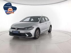 Reflex silver metallizzato Usata 2023 VW Polo Life Tre volumi | 16.700 € (Buon prezzo)