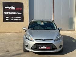 Argento Usata 2011 Ford Fiesta Titanium Tre volumi | 3700 € (Buon prezzo)