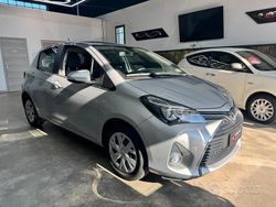 Grigio Usata 2014 Toyota Yaris Active Tre volumi | 9500 € (Molto cara)