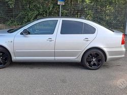 Grigio Usata 2013 Skoda Octavia Tre volumi | 6500 € (Buon prezzo)