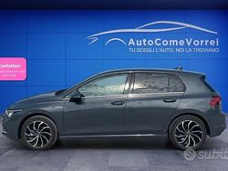Grigio Usata 2021 VW Golf VIII Style Tre volumi | 23.500 € (Buon prezzo)