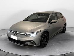 Grigio Usata 2022 VW Golf VIII Life Tre volumi | 23.500 € (Ottimo prezzo)