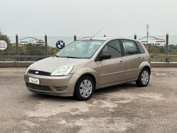 Grigio Usata 2004 Ford Fiesta Zetec Due volumi | 3900 € (Molto cara)