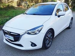 Bianco Usata 2015 Mazda 2 Exceed Tre volumi | 7900 € (Buon prezzo)