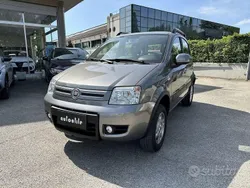 Grigio Usata 2013 Fiat Panda 4x4 Climbing Due volumi | 8800 € (Buon prezzo)