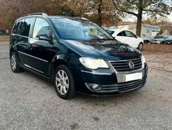 Nero Usata 2008 VW Touran Highline Monovolume | 2700 € (Buon prezzo)