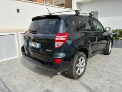 Usata 2011 Toyota RAV4 SUV | 10.000 €