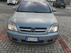 Grigio Usata 2004 Opel Vectra Station wagon | 650 € (Buon prezzo)