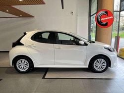 Bianco Usata 2023 Toyota Yaris Hybrid Active Tre volumi | 15.997 € (Ottimo prezzo)