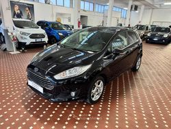 Nero Usata 2015 Ford Fiesta Tre volumi | 7400 € (Buon prezzo)