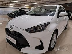 Bianco Usata 2024 Toyota Yaris Hybrid Active Tre volumi | 19.900 € (Ottimo prezzo)
