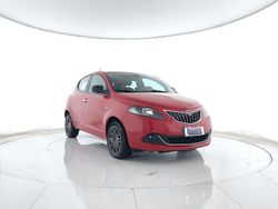 Rosso Usata 2023 Lancia Ypsilon Gold Due volumi | 11.990 € (Buon prezzo)