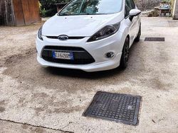 Bianco Usata 2011 Ford Fiesta Titanium Due volumi | 7500 € (Molto cara)