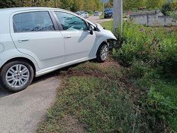 Usata 2015 Fiat Punto Tre volumi | 2000 €