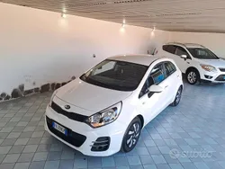 Bianco Usata 2017 Kia Rio Tre volumi | 6650 € (Ottimo prezzo)